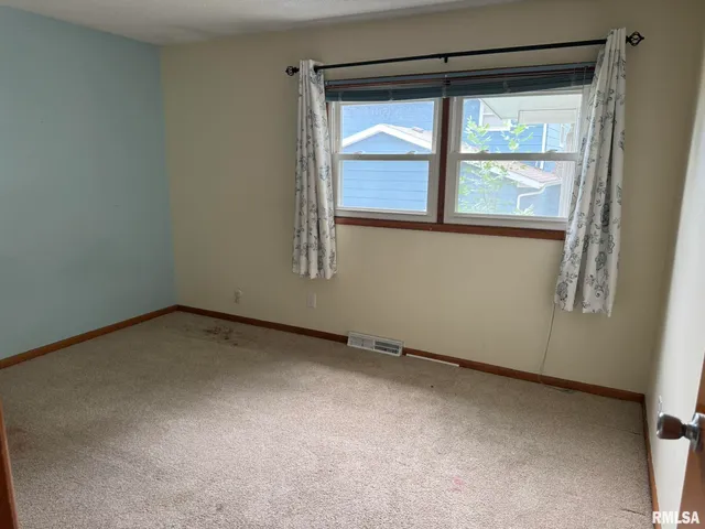 $2,100 | 2107 Tanglefoot Lane, Bettendorf, IA 52722