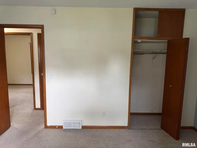 $2,100 | 2107 Tanglefoot Lane, Bettendorf, IA 52722