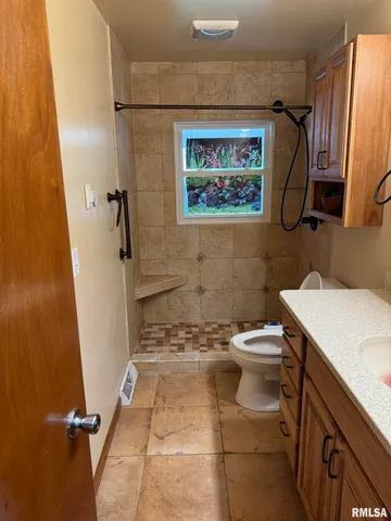 $2,100 | 2107 Tanglefoot Lane, Bettendorf, IA 52722