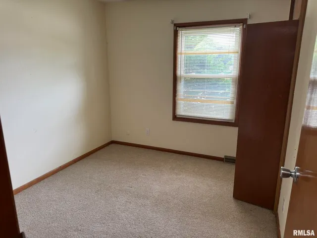 $2,100 | 2107 Tanglefoot Lane, Bettendorf, IA 52722