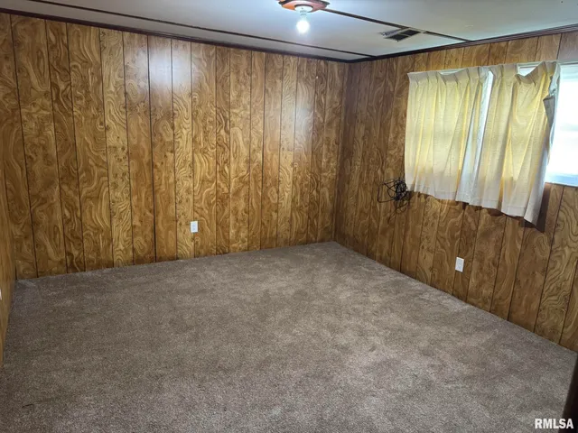 $2,100 | 2107 Tanglefoot Lane, Bettendorf, IA 52722