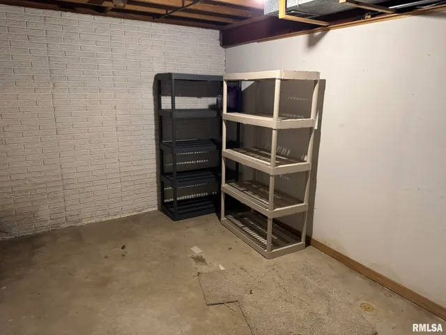 $2,100 | 2107 Tanglefoot Lane, Bettendorf, IA 52722