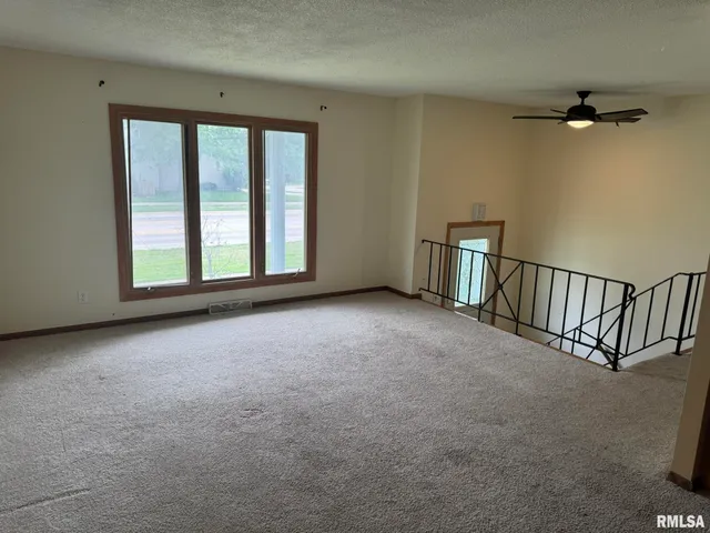 $2,100 | 2107 Tanglefoot Lane, Bettendorf, IA 52722