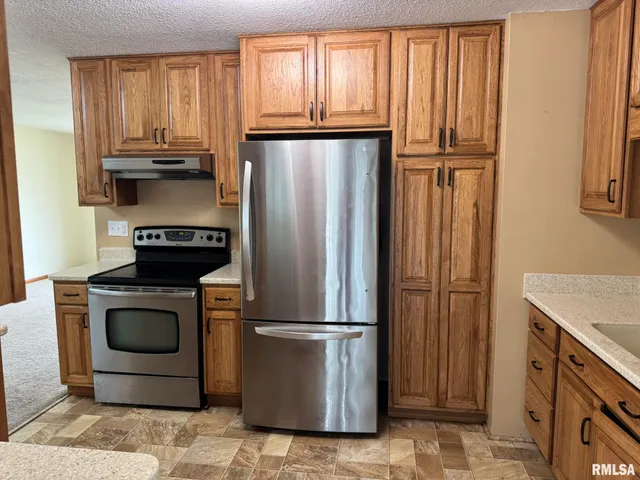 $2,100 | 2107 Tanglefoot Lane, Bettendorf, IA 52722