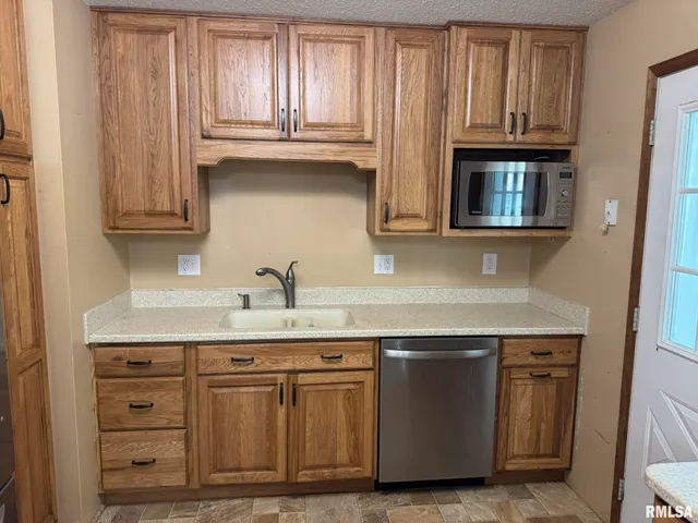 $2,100 | 2107 Tanglefoot Lane, Bettendorf, IA 52722