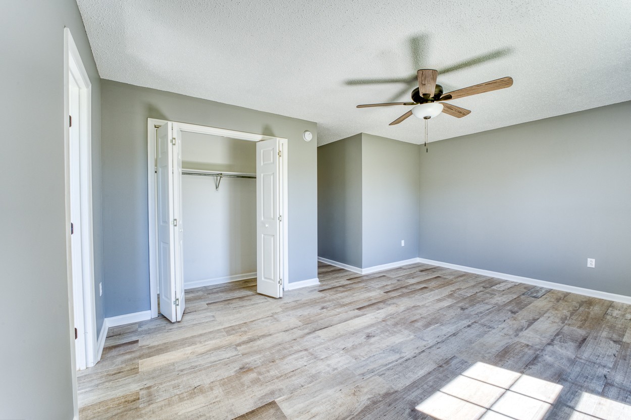 1464 Little Dry Creek Road Pulaski, TN 38478 - Photo 15 of 26 a view of empty room with wooden floor