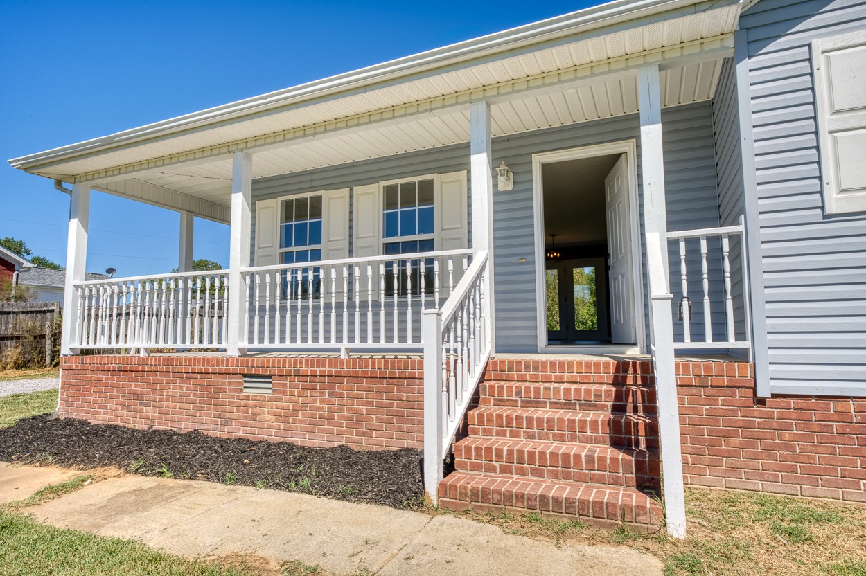 1464 Little Dry Creek Road Pulaski, TN 38478 - Photo 2 of 26 front view of a house