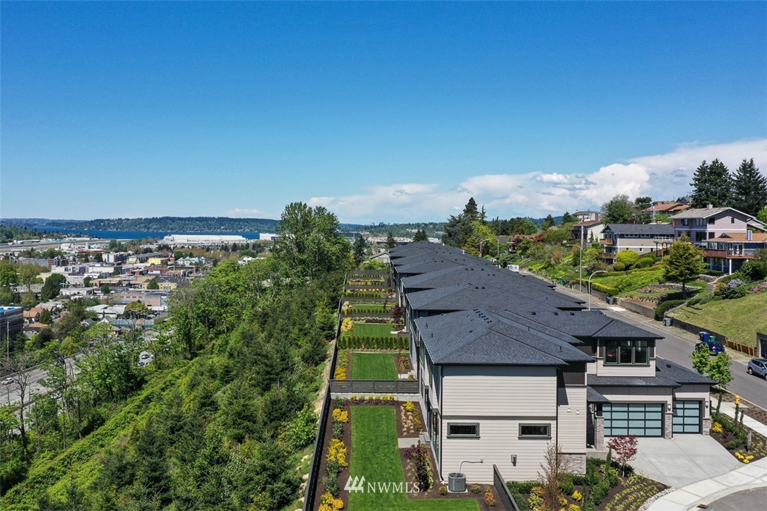 813 Cedar Avenue South Renton, WA 98057 - Photo 3 of 17