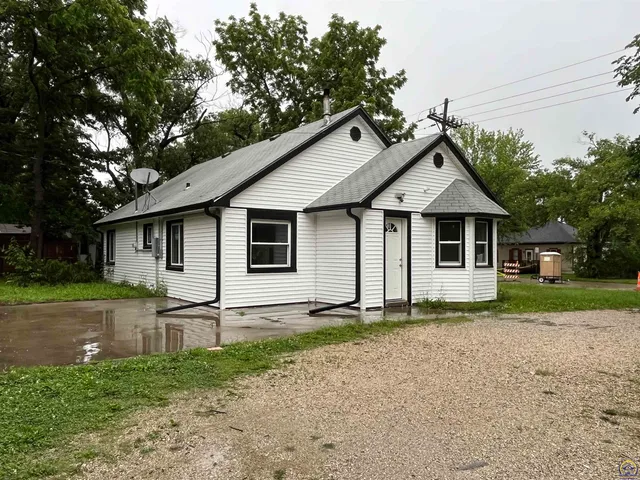 $1,200 | 1201 Prairie Street, Emporia, KS 66801