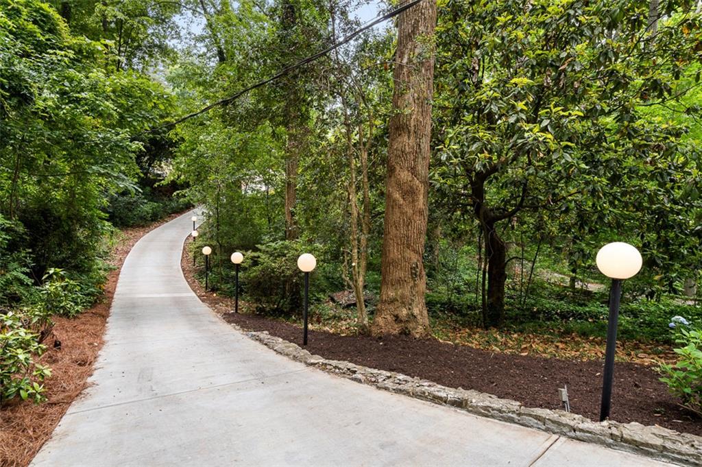 922 Barton Woods Road Northeast Atlanta, GA 30307 - Photo 4 of 96