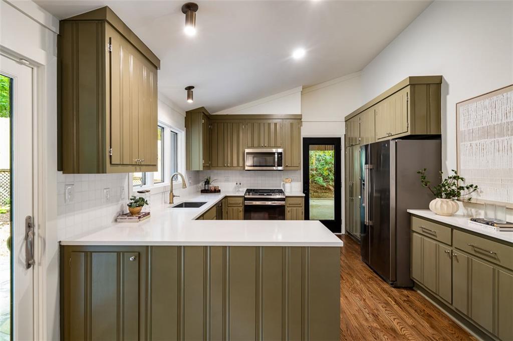 922 Barton Woods Road Northeast Atlanta, GA 30307 - Photo 41 of 96