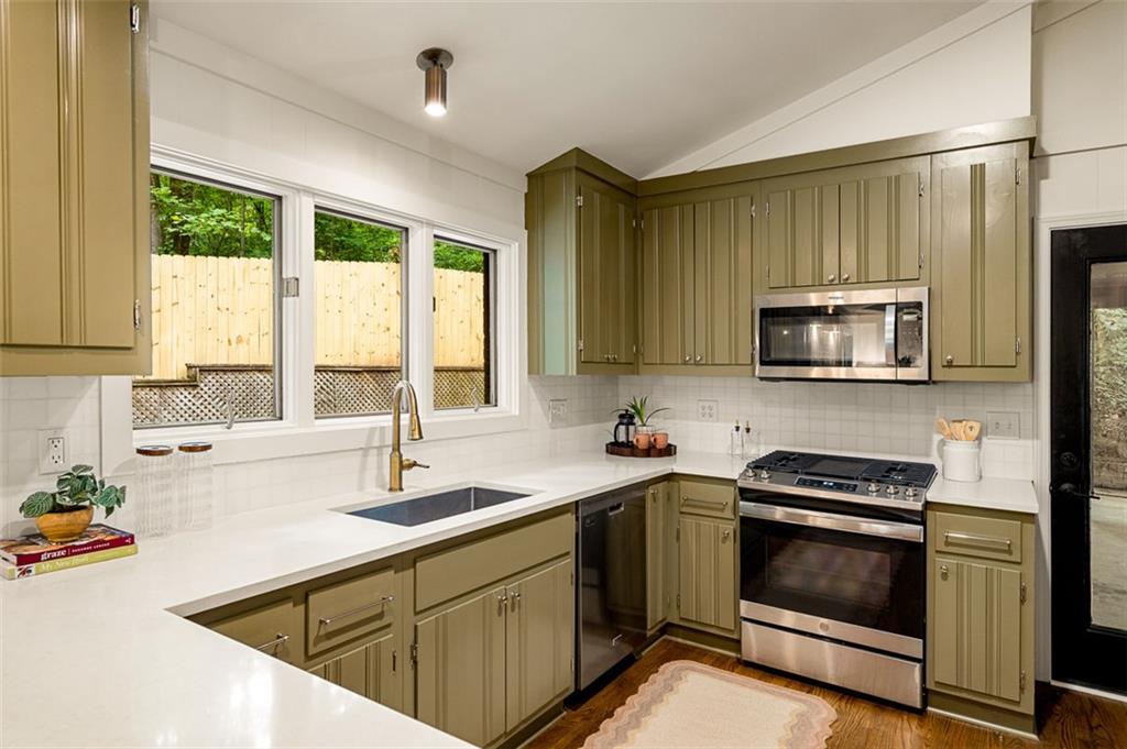 922 Barton Woods Road Northeast Atlanta, GA 30307 - Photo 43 of 96