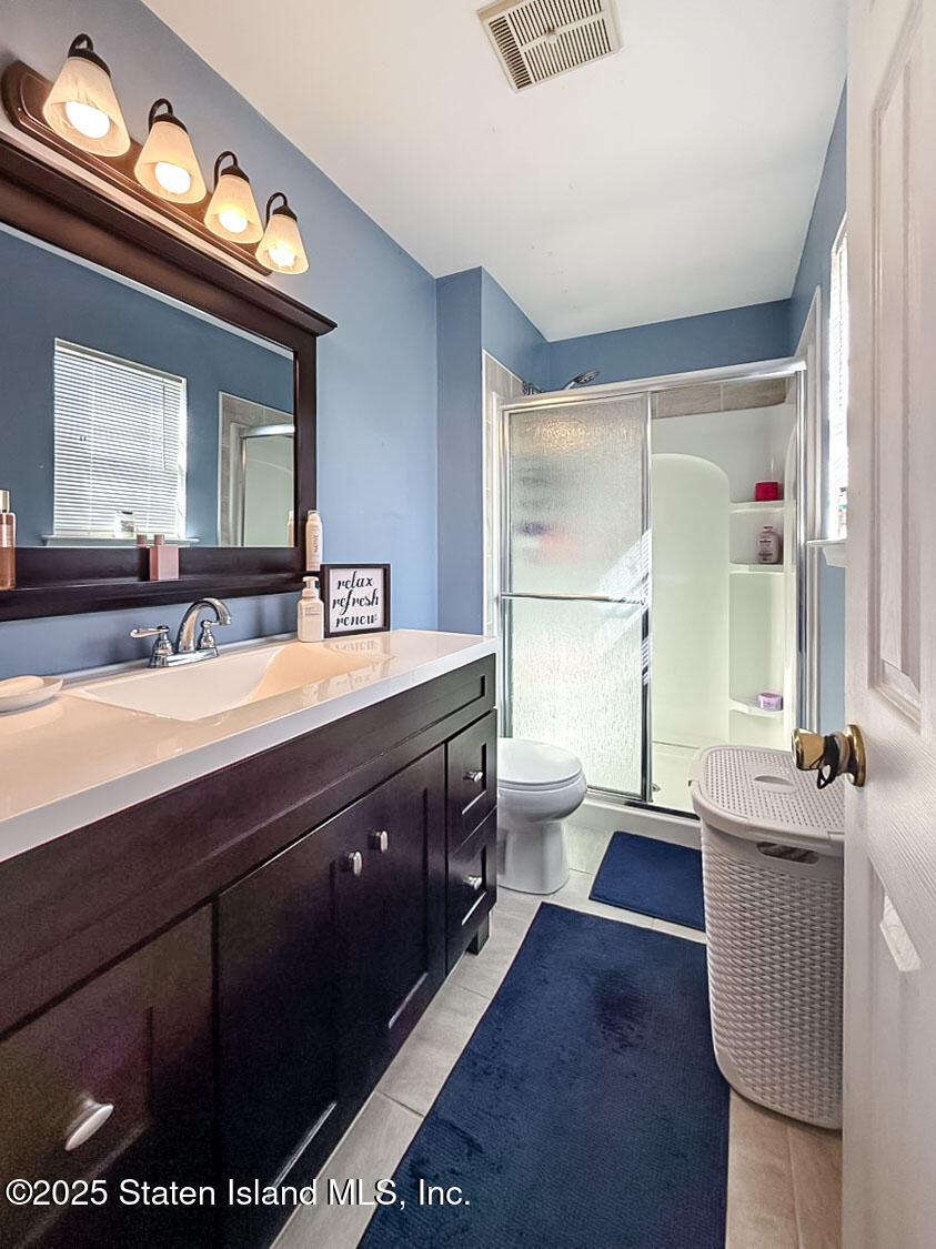7 Cherry Bend Drive Howell, NJ 07731 - Photo 15 of 27 a spacious bathroom with a sink double vanity and a mirror