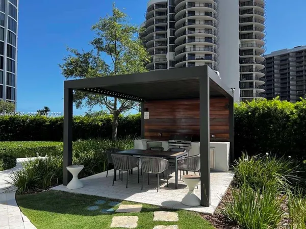 $6,800 | 2831 South Bayshore Drive, Unit 406, Miami, FL 33133