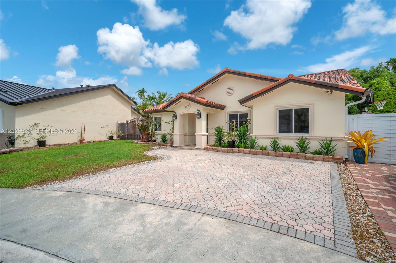 15715 Southwest 76th Terrace Miami, FL 33193 - Photo 4 of 40 Photo 4