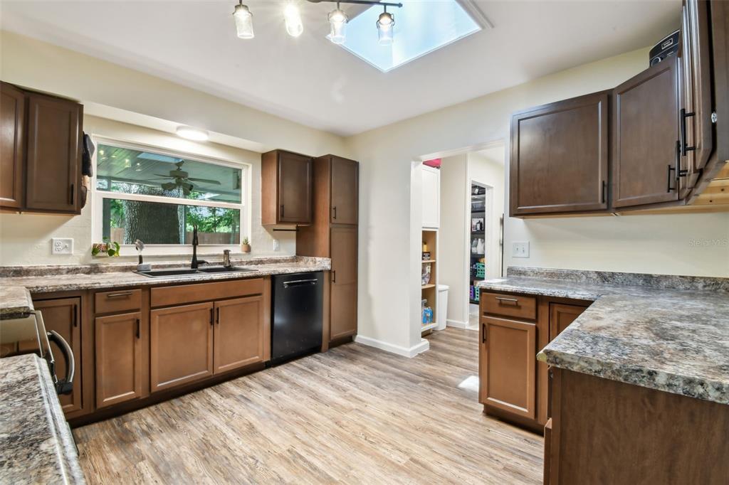 1605 Sydney Road Valrico, FL 33594 - Photo 19 of 48 Gallery Image 19