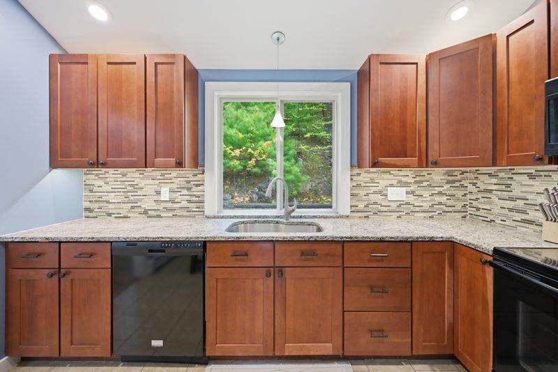 10 Hillside Road Kingston, NH 03848 - Photo 17 of 52