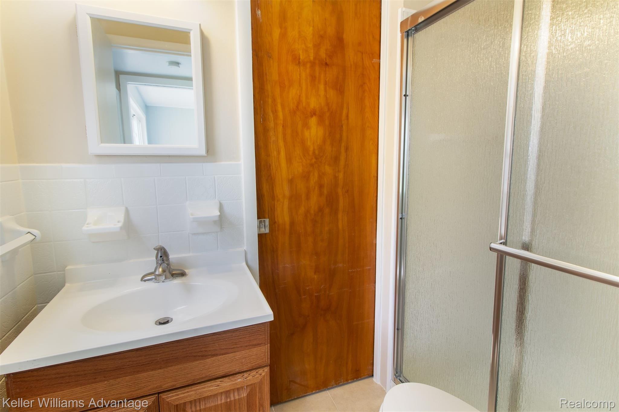 36955 Greenbush Road Wayne, MI 48184 - Photo 15 of 36 GreenbushRd_36955_MasterSharedBath_02.jpg