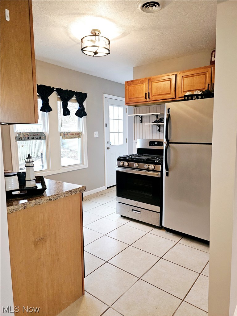38380 Beachview Road Willoughby, OH 44094 - Photo 8 of 18 Kitchen