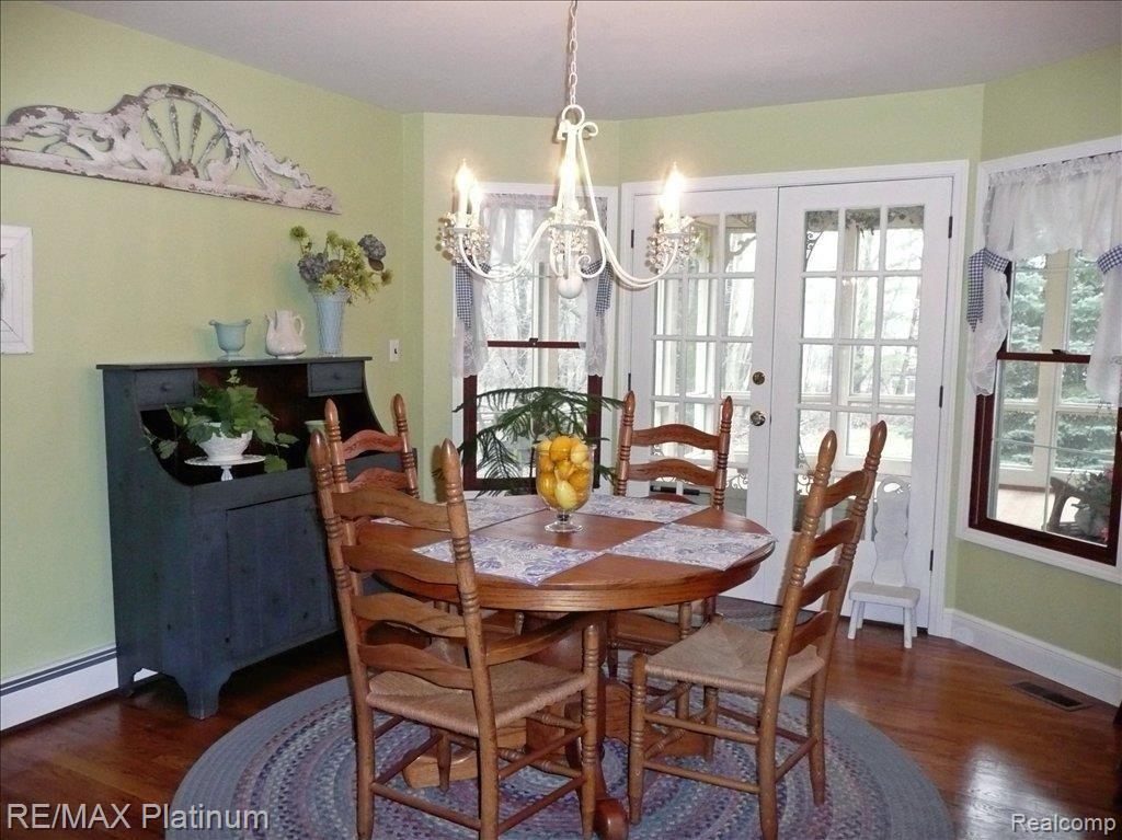 404 Argentine Road Howell, MI 48843 - Photo 4 of 14 Dining