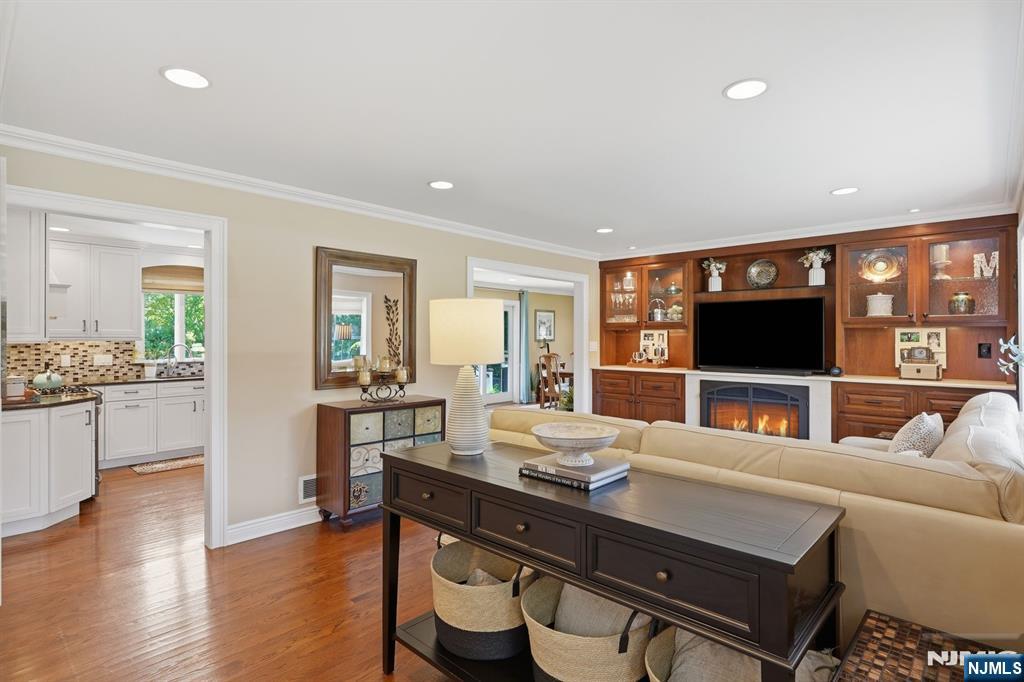 7 Asmus Road Closter, NJ 07624 - Photo 5 of 29 Gallery Image 5