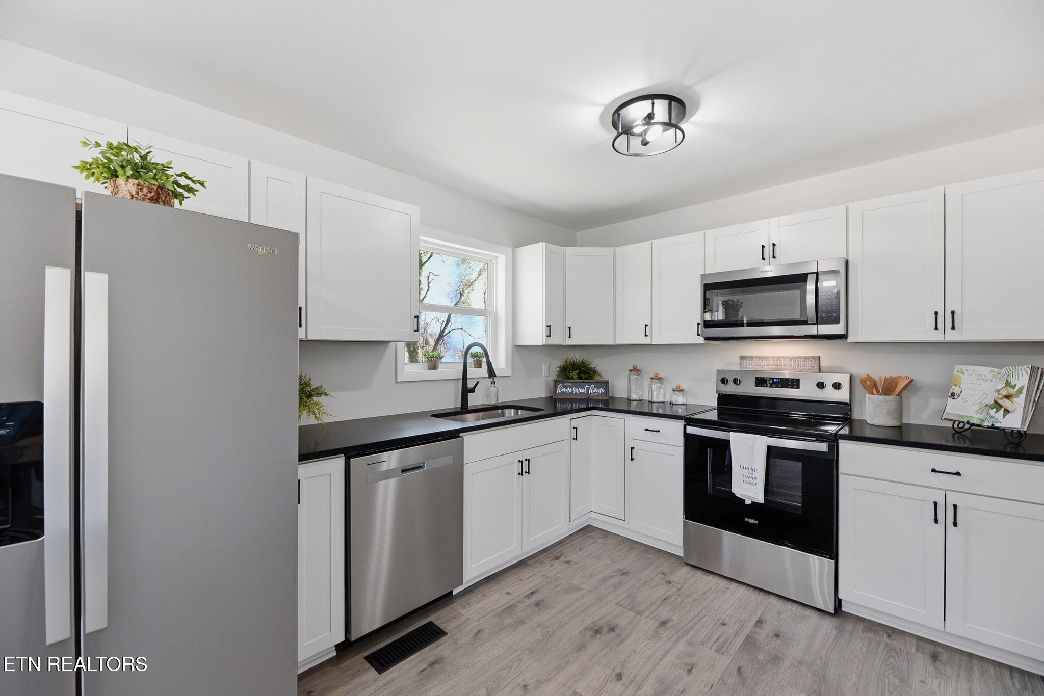 3322 Shipe Road Corryton, TN 37721 - Photo 3 of 14 6-web-or-mls-Shipe3322 (17)