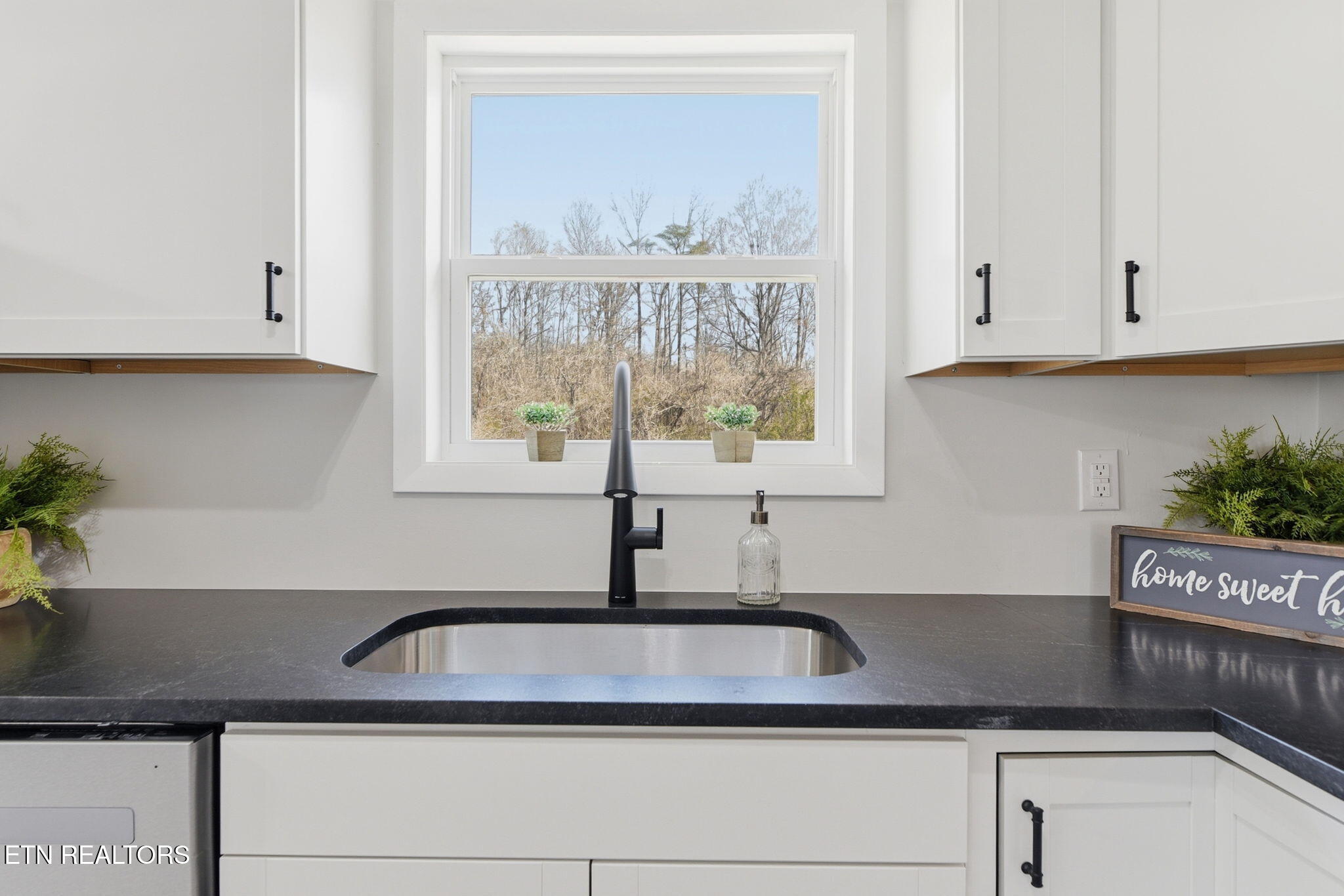 3322 Shipe Road Corryton, TN 37721 - Photo 4 of 14 8-web-or-mls-Shipe3322 (23)