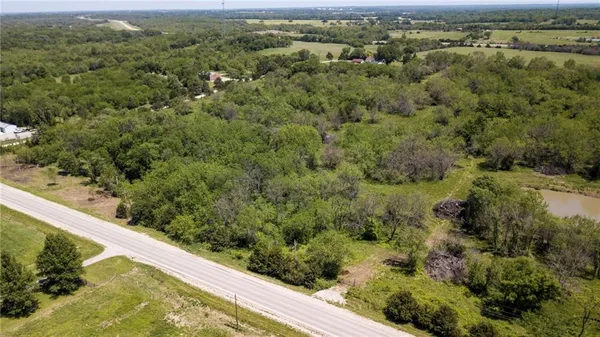 $200,000 | 35900 Plum Creek Road, Osawatomie, KS 66064