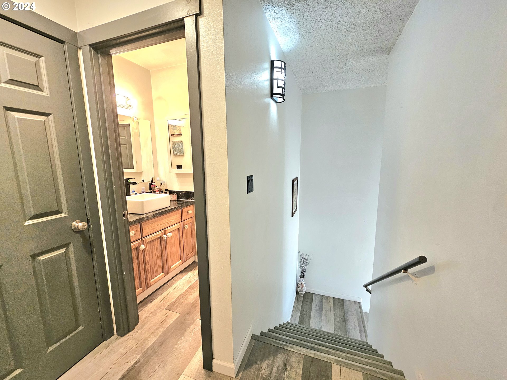 2727 Gateway Street, Unit 7 Springfield, OR 97477 - Photo 23 of 30 a view of a bathroom from a hallway