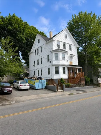 $1,900 | 982 Douglas Avenue, Unit 3, Providence, RI 02904