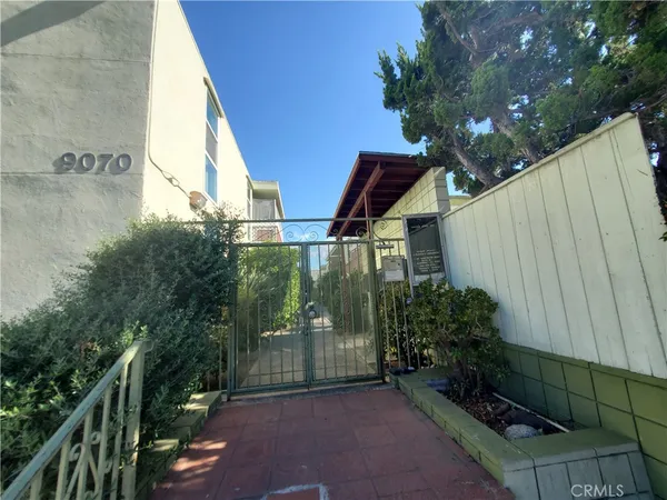 $2,400 | 9070 Huntington Drive, Unit 6, San Gabriel, CA 91775