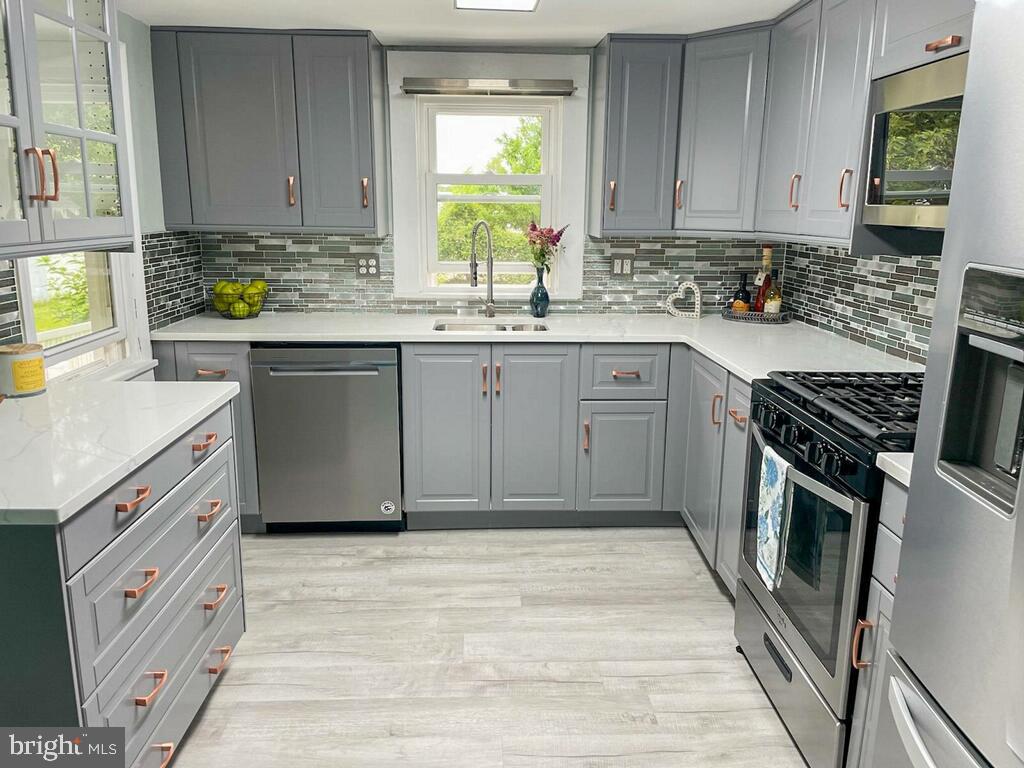 544 Forest View Road Linthicum Heights, MD 21090 - Photo 6 of 41 Just a wonderful kitchen to create meals in.