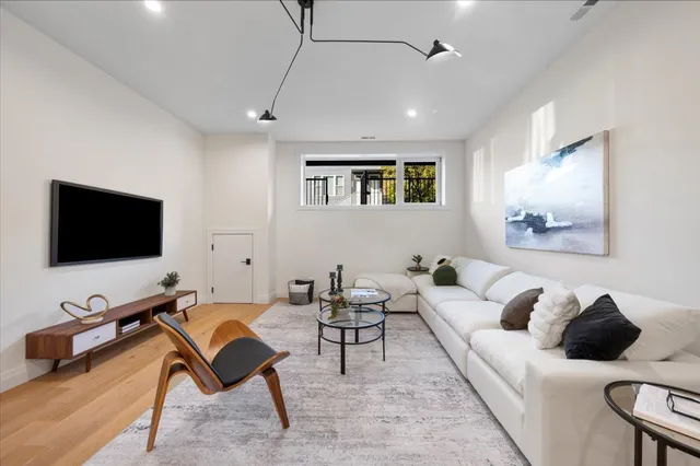 $1,599,900 | 529 North Hartland Court, Chicago, IL 60622