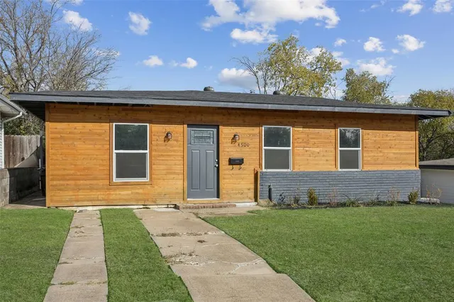 $1,800 | 4500 Wellesley Avenue, Fort Worth, TX 76107
