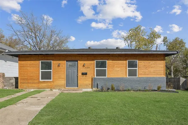 $1,800 | 4500 Wellesley Avenue, Fort Worth, TX 76107