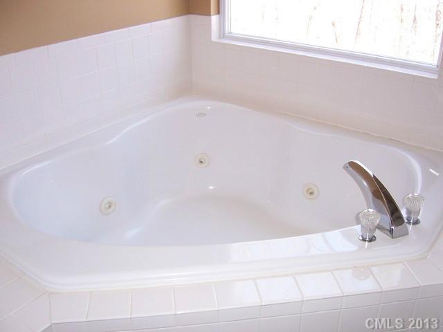 646 Mereva Road Smyrna, SC 29743 - Photo 11 of 15 a bathroom with a bathtub