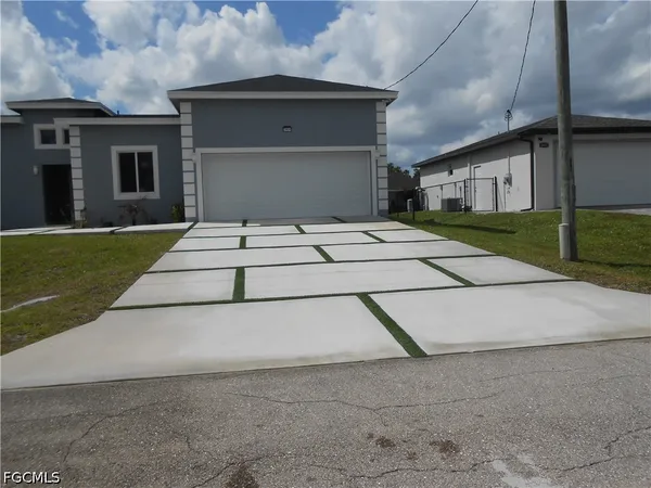 $2,300 | 2809 55th Street West, Lehigh Acres, FL 33971