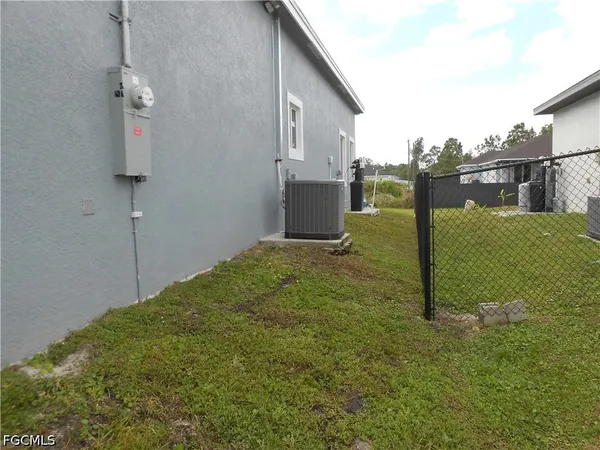 $2,300 | 2809 55th Street West, Lehigh Acres, FL 33971