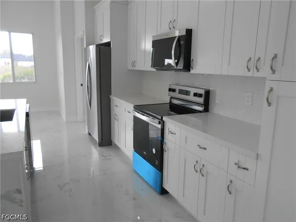 $2,300 | 2809 55th Street West, Lehigh Acres, FL 33971