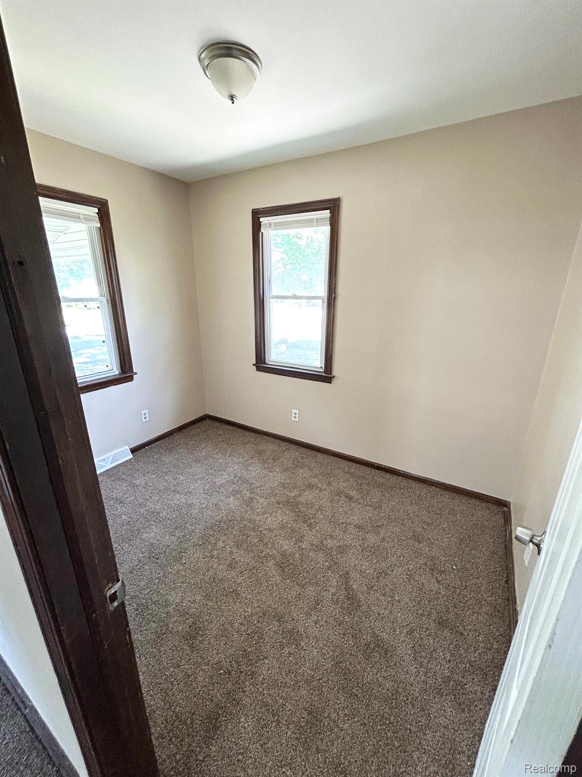 2414 Thom Street Flint, MI 48506 - Photo 6 of 8 IMG_2720.jpeg
