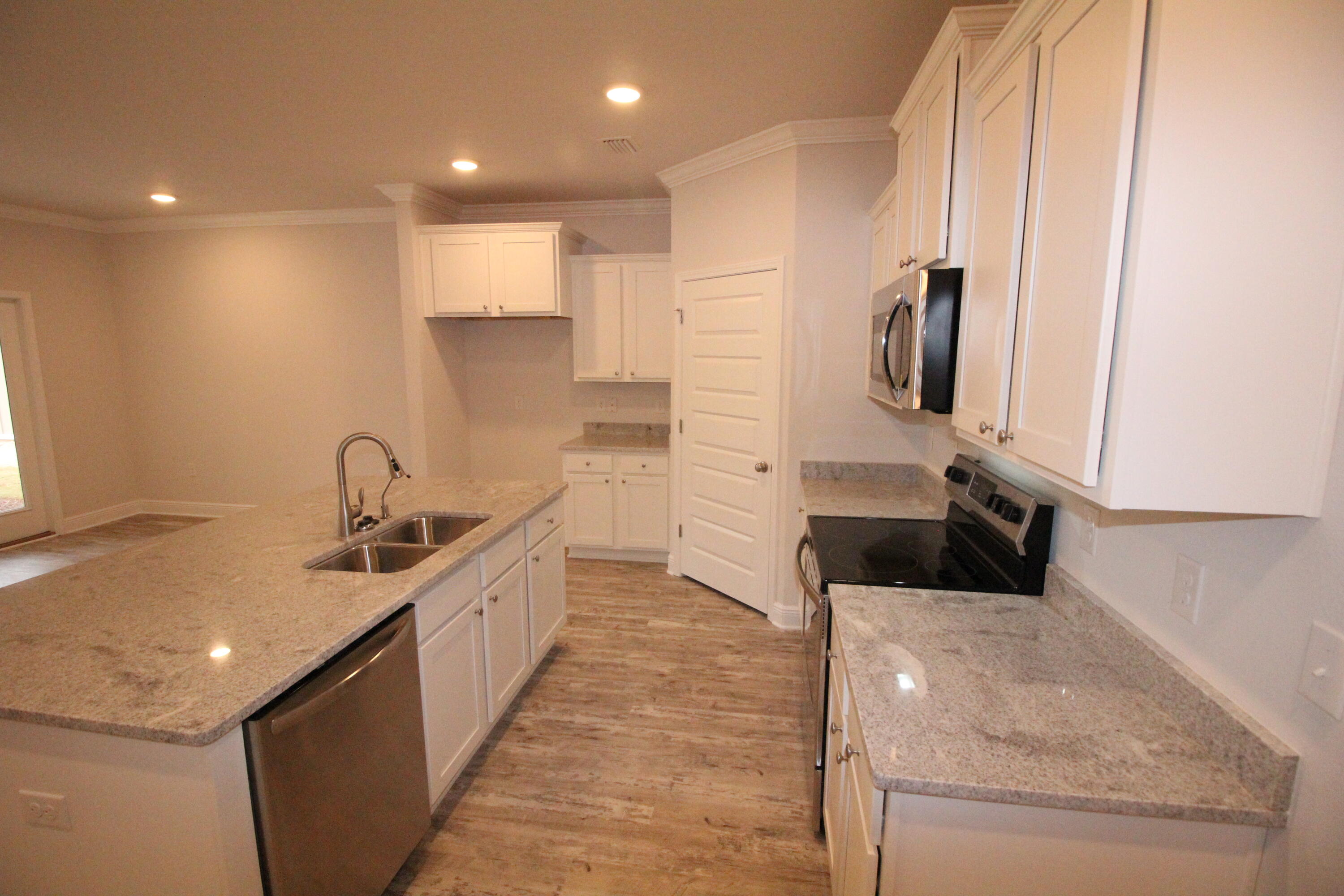 70 Dusky Way Freeport, FL 32439 - Photo 4 of 16 Gallery Image 4