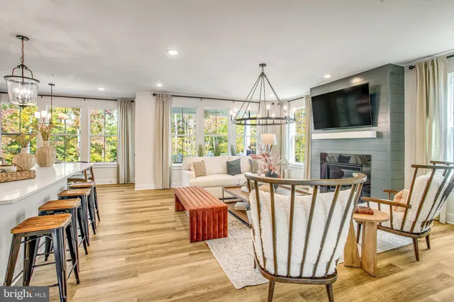 $699,990 | 4 Broad Lk Drive, Fredericksburg, VA 22406