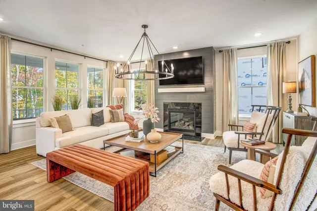 $699,990 | 4 Broad Lk Drive, Fredericksburg, VA 22406