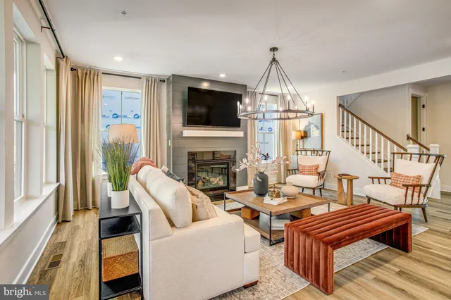 $699,990 | 4 Broad Lk Drive, Fredericksburg, VA 22406