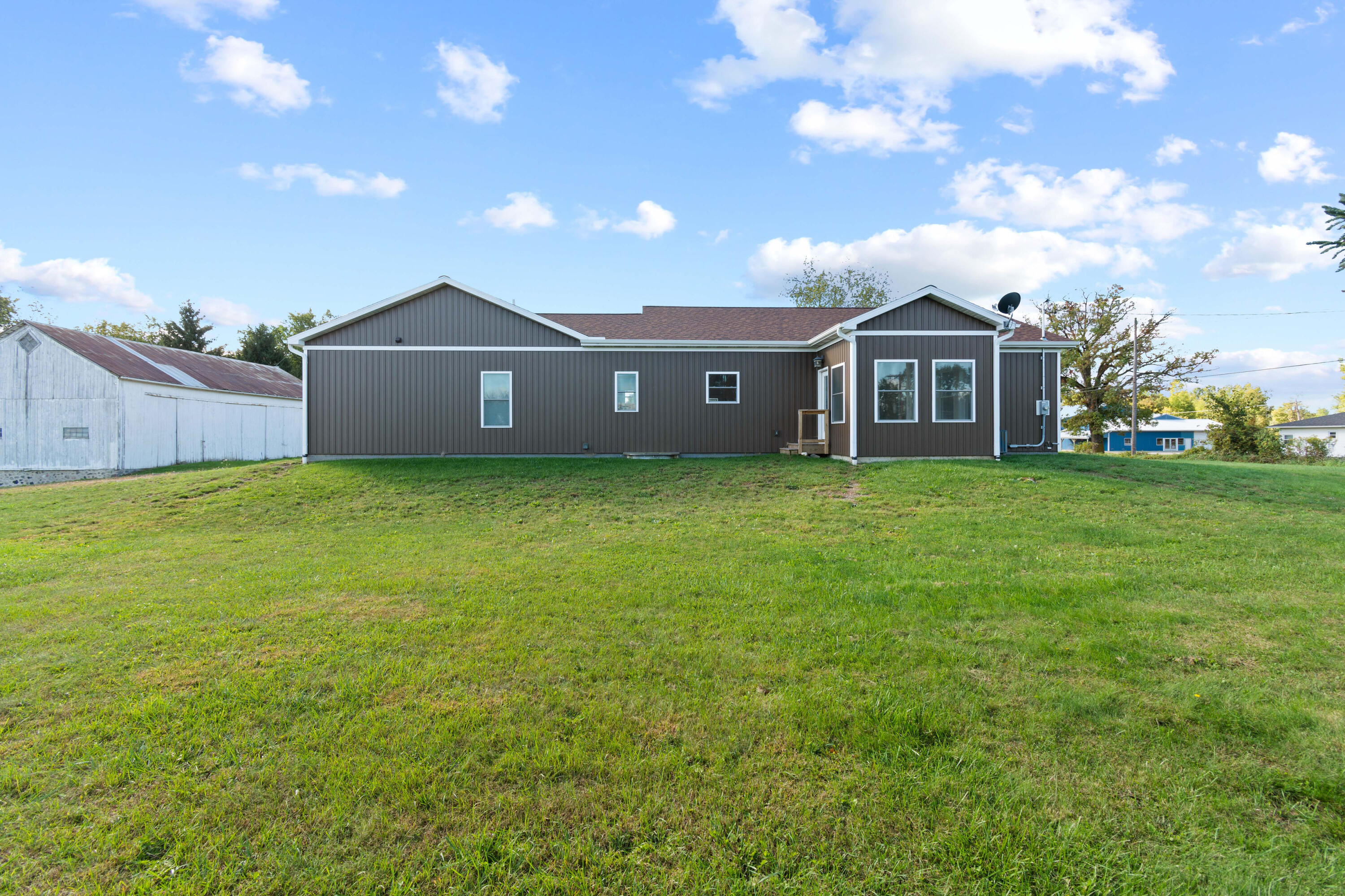4385 Beck Road Jonesville, MI 49250 - Photo 5 of 52 21