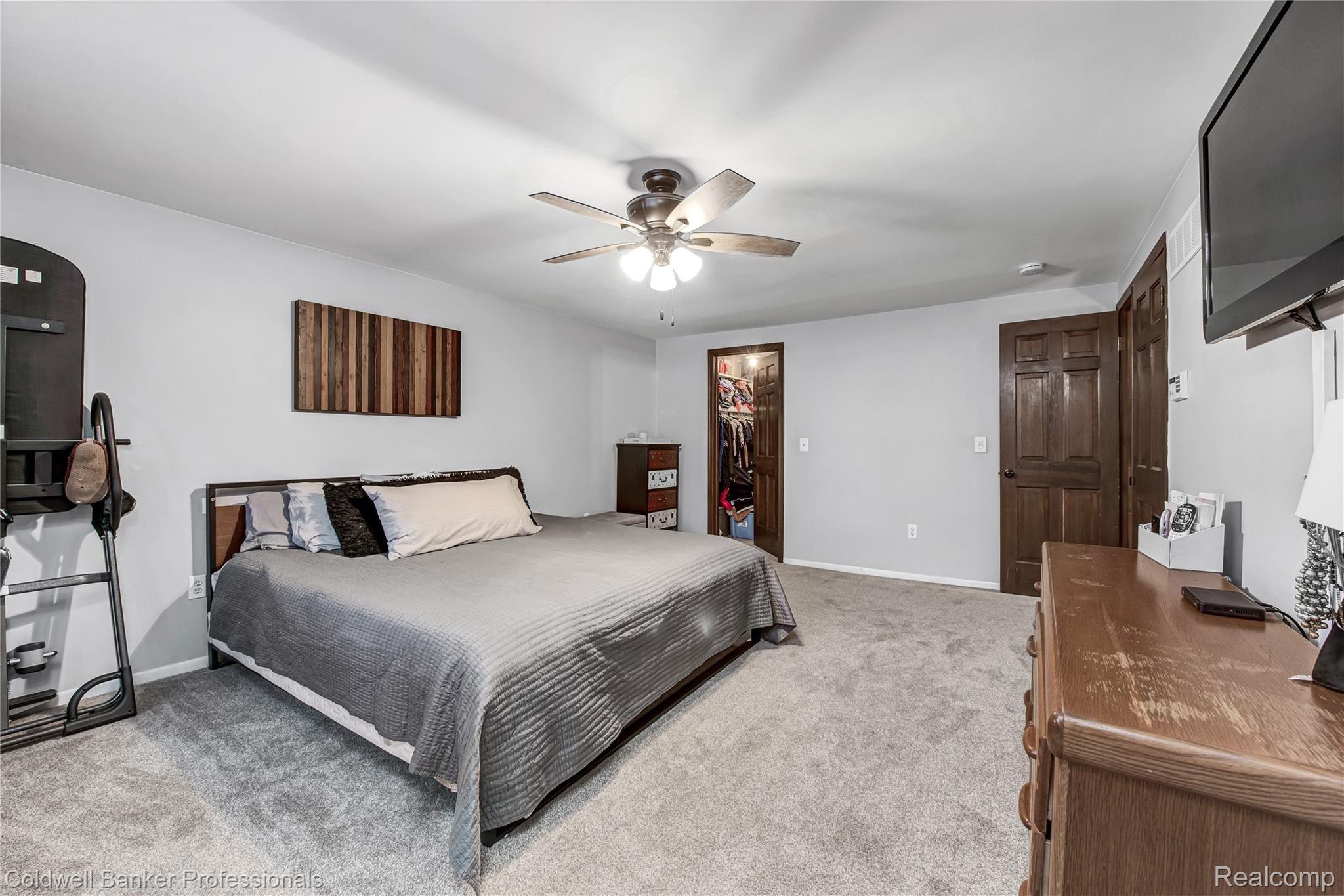 433 Lake Forest Road Rochester, MI 48309 - Photo 23 of 38 433 Lake Forest Rochester Hills8059.jpg