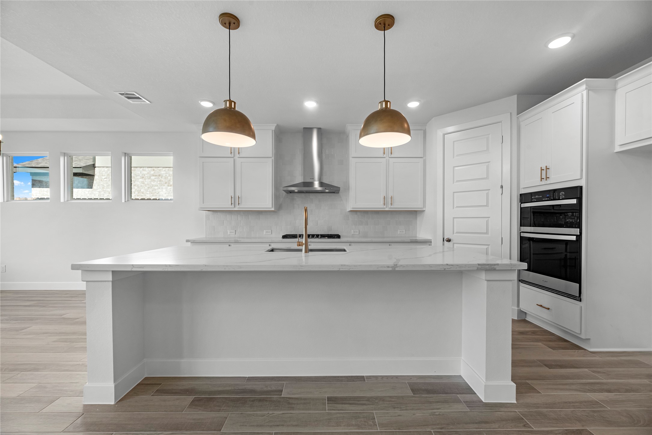 5111 McKinney Rdg Trail Rosenberg, TX 77471 - Photo 5 of 28 Representative image. Features, selections and colors may vary.