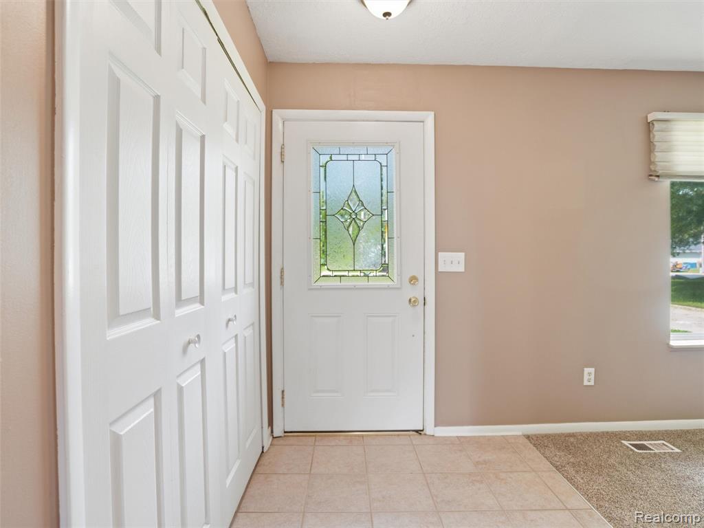 2439 North Long Lake Road Fenton, MI 48430 - Photo 2 of 25