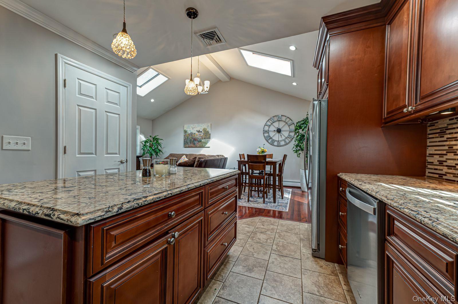 23 Jupiter Road Rocky Point, NY 11778 - Photo 5 of 24 Gallery Image 5