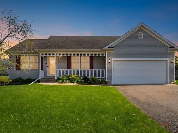 $299,000 | 1730 Pebblewood Court, Sycamore, IL 60178